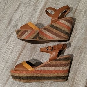 SO wedge sandal 6.5M striped 3.5" heel